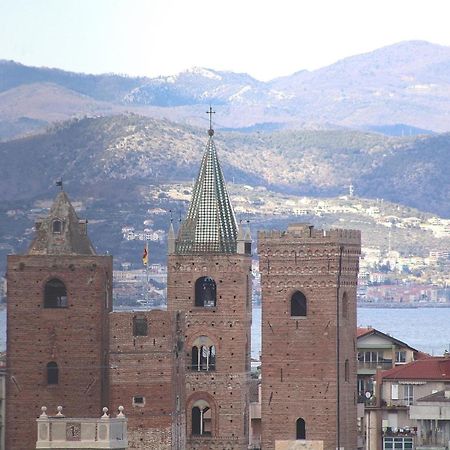 Largodoria - Viaarchivolto, Box Auto Privato Incluso Appartement Albenga Buitenkant foto