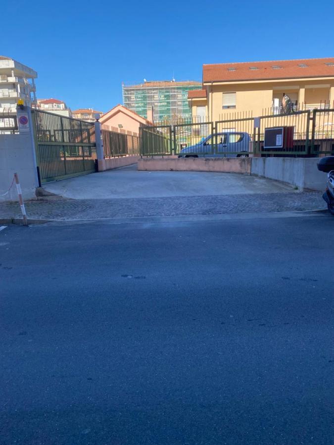 Largodoria - Viaarchivolto, Box Auto Privato Incluso Appartement Albenga Buitenkant foto