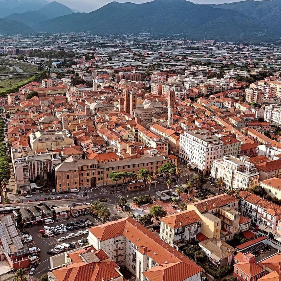 Largodoria - Viaarchivolto, Box Auto Privato Incluso Appartement Albenga Buitenkant foto